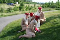 Klicken Sie hier, um das große Bild anzusehen: Fly Emirates Hostessen; Bildquelle: golf-treff.at