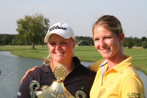 Klicken Sie hier, um das große Bild anzusehen: Caroline Hedwall und Nadine Dreher; Bildquelle: www.golf-treff.at