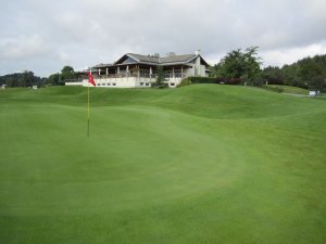 Klicken Sie hier, um das große Bild anzusehen: Golfclub Klagenfurt Seltenheim; Bildquelle: www.golf-treff.at