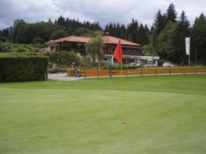 Klicken Sie hier, um das große Bild anzusehen: Kaiserwinkl Golf Kössen; Bildquelle: www.golf-treff.at