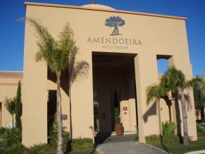 Klicken Sie hier, um das große Bild anzusehen: Amendoeira Golf Faldo Course; Bildquelle: www.golf-treff.at