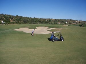 Klicken Sie hier, um das große Bild anzusehen: Amendoeira Golf Faldo Course; Bildquelle: www.golf-treff.at