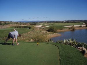 Klicken Sie hier, um das große Bild anzusehen: Amendoeira Golf Faldo Course; Bildquelle: www.golf-treff.at
