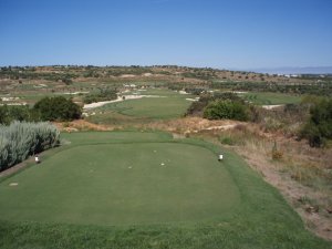 Klicken Sie hier, um das große Bild anzusehen: Amendoeira Golf Faldo Course; Bildquelle: www.golf-treff.at