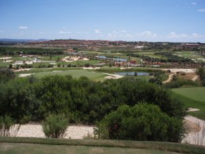 Klicken Sie hier, um das große Bild anzusehen: Amendoeira Golf Faldo Course; Bildquelle: www.golf-treff.at