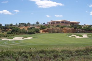 Klicken Sie hier, um das große Bild anzusehen: Amendoeira Golf Faldo Course; Bildquelle: www.golf-treff.at